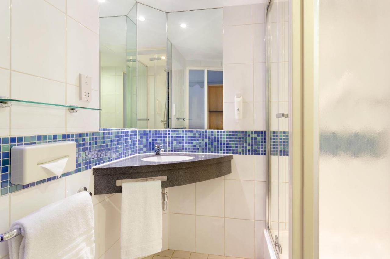 Hotel Holiday Express Park Royal By Ihg