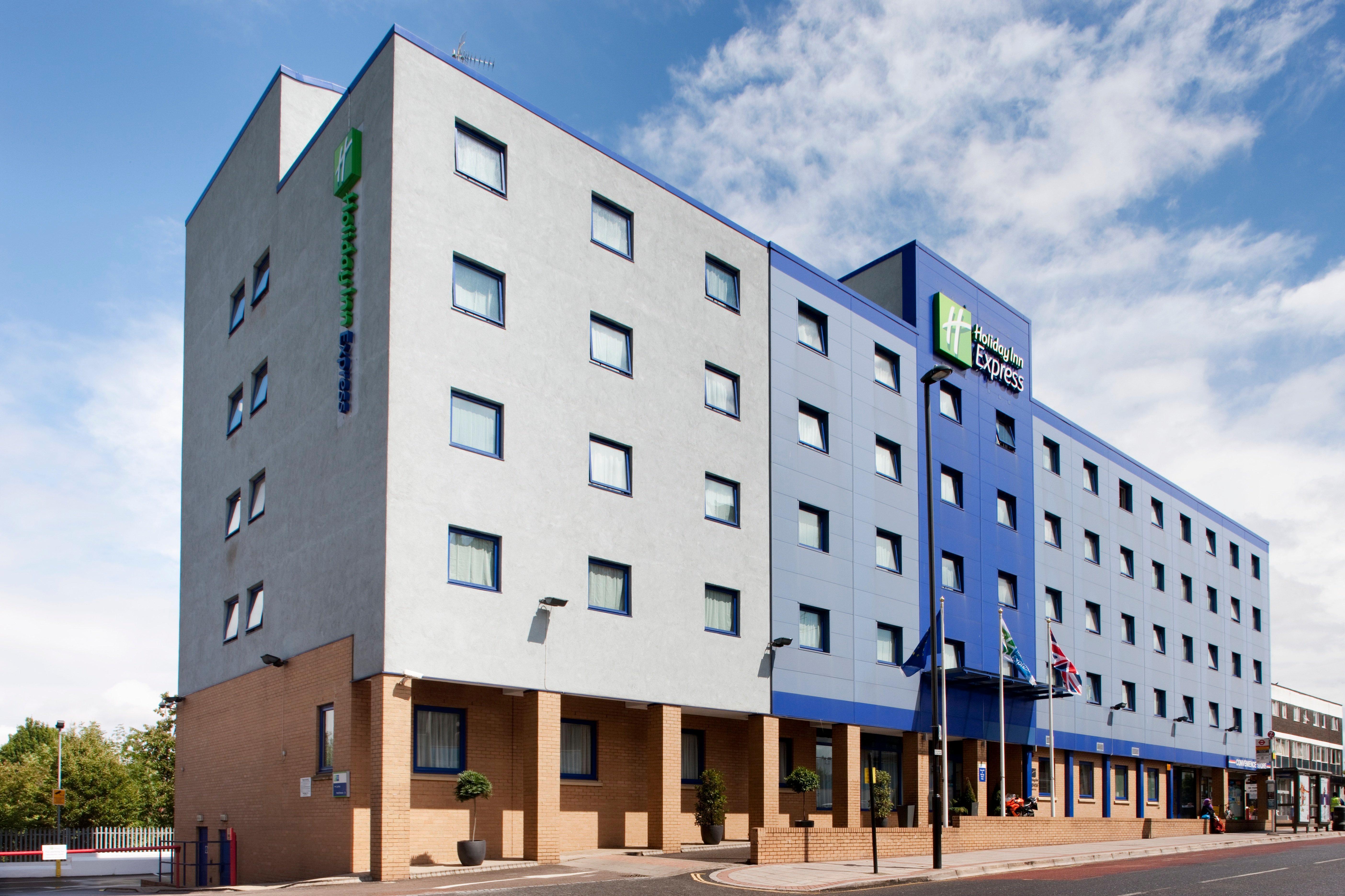 Hotel Holiday Express Park Royal By Ihg